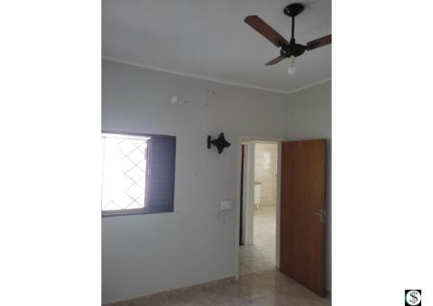 CASA COM EXCELENTE LOCALIZAÇÃO