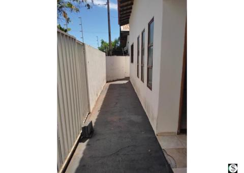 CASA COM EXCELENTE LOCALIZAÇÃO