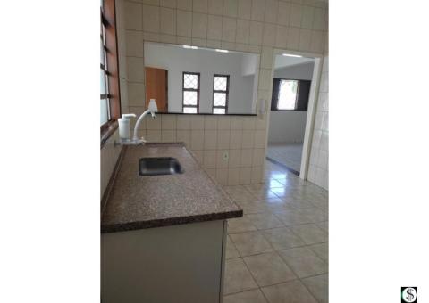 CASA COM EXCELENTE LOCALIZAÇÃO