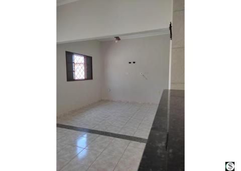 CASA COM EXCELENTE LOCALIZAÇÃO