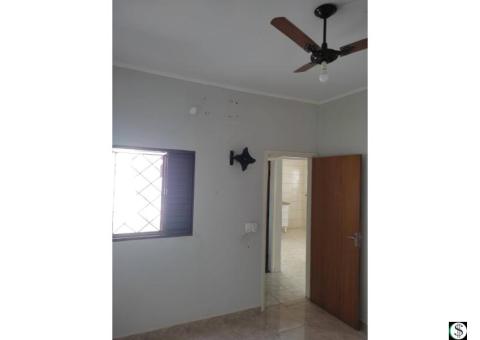 CASA COM EXCELENTE LOCALIZAÇÃO